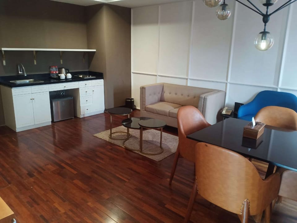 Suite, 2 Bedrooms | Minibar, in-room safe, desk, rollaway beds
