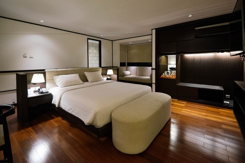 Good Room | In-room safe, desk, free WiFi, bed sheets