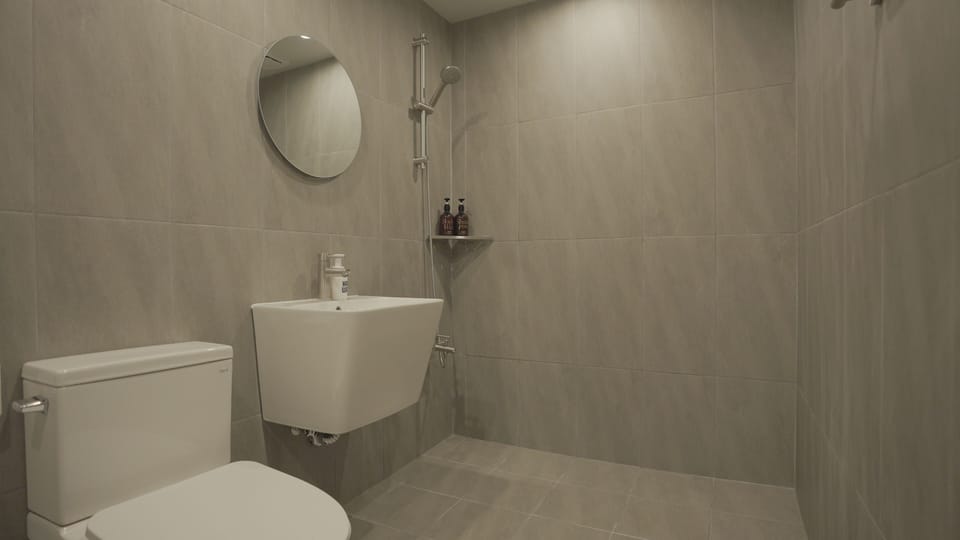Standard Double Room | Bathroom | Shower, free toiletries, hair dryer, slippers