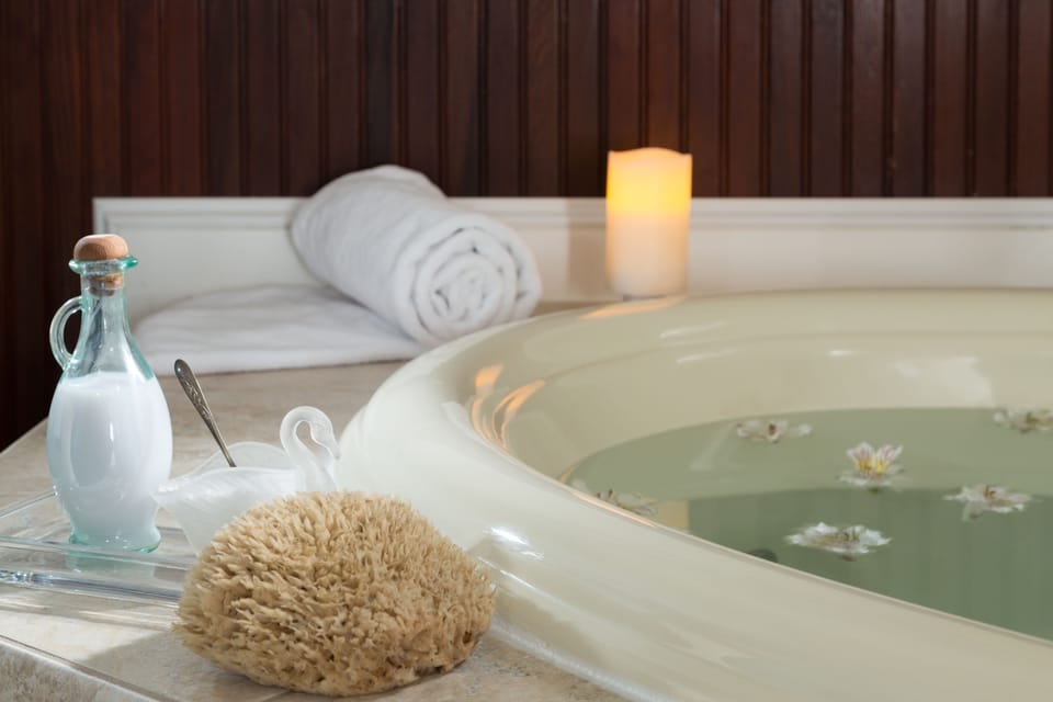 Magnolia Suite | Jetted tub
