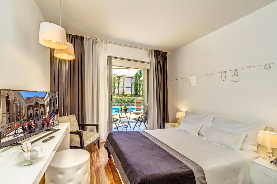 Premium bedding, minibar, in-room safe, desk
