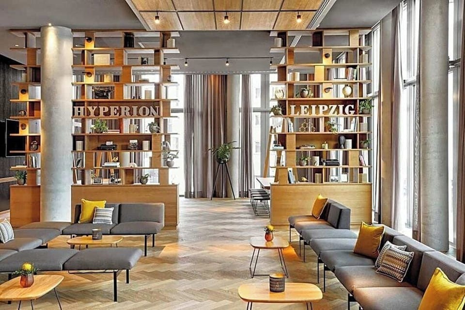 2 bars/lounges, rooftop bar, lobby lounge