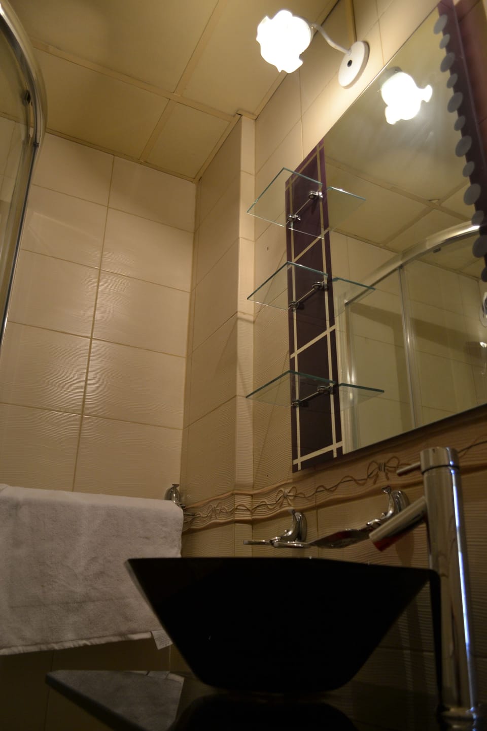 Standard Double Room | Bathroom sink