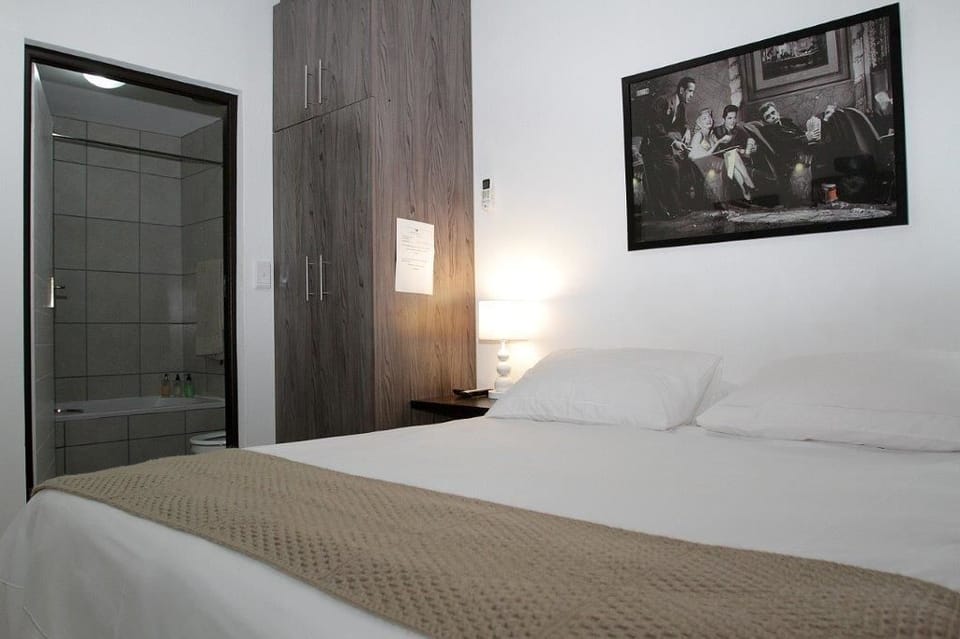Deluxe Room, 1 Bedroom | 1 bedroom, desk, soundproofing, iron/ironing board