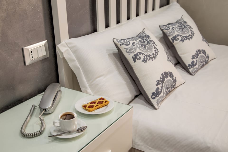 Minibar, in-room safe, desk, iron/ironing board