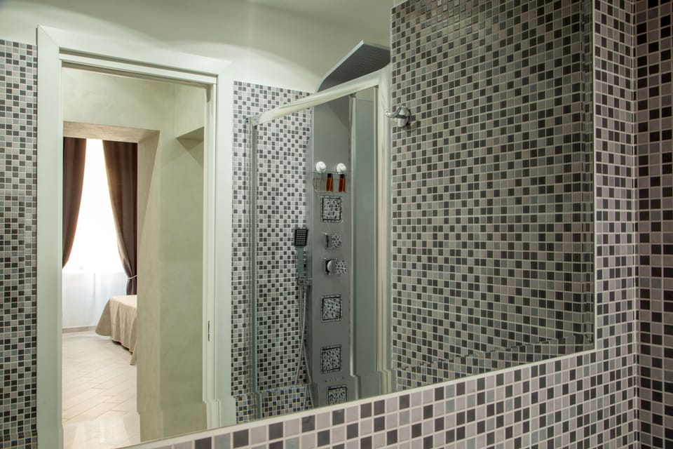 Minibar, in-room safe, desk, iron/ironing board