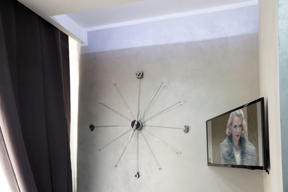 Single Room | Minibar, in-room safe, desk, iron/ironing board (on request)