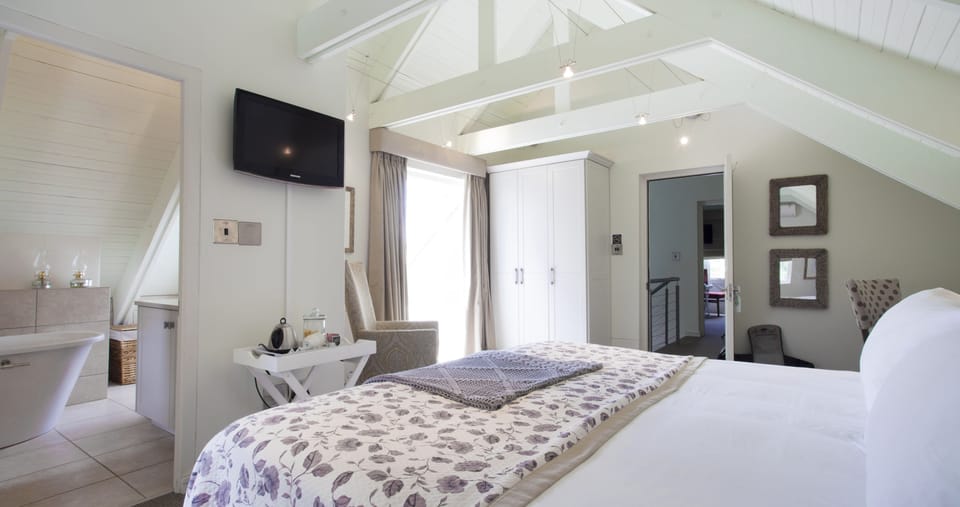 Comfort Room | Premium bedding, pillowtop beds, in-room safe, individually decorated