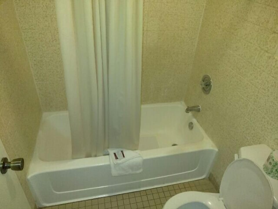 Desk, laptop workspace, blackout drapes, WiFi (surcharge)