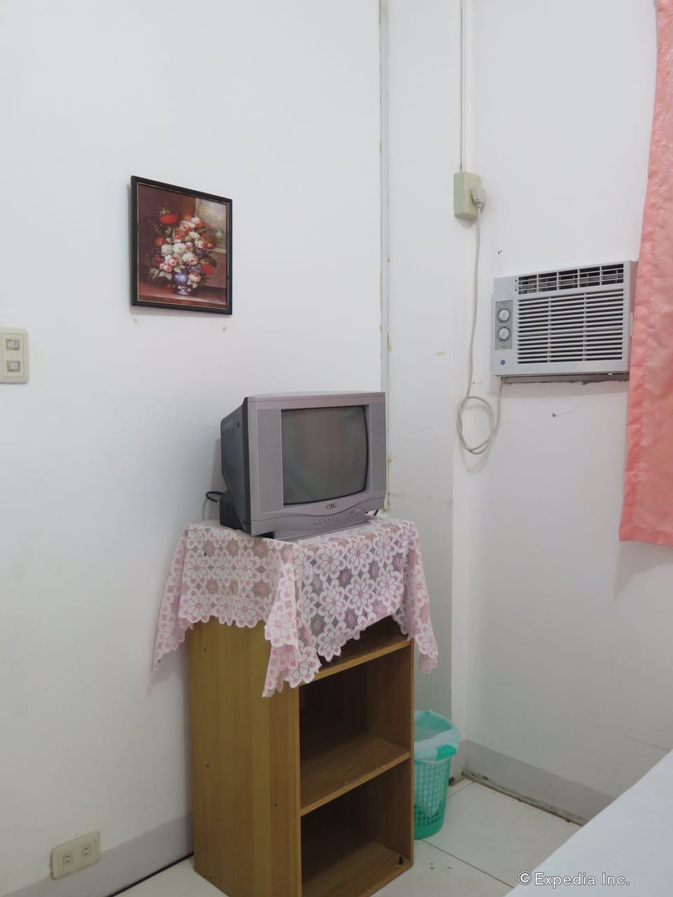 Economy Single Room, 1 Queen Bed | Room amenity