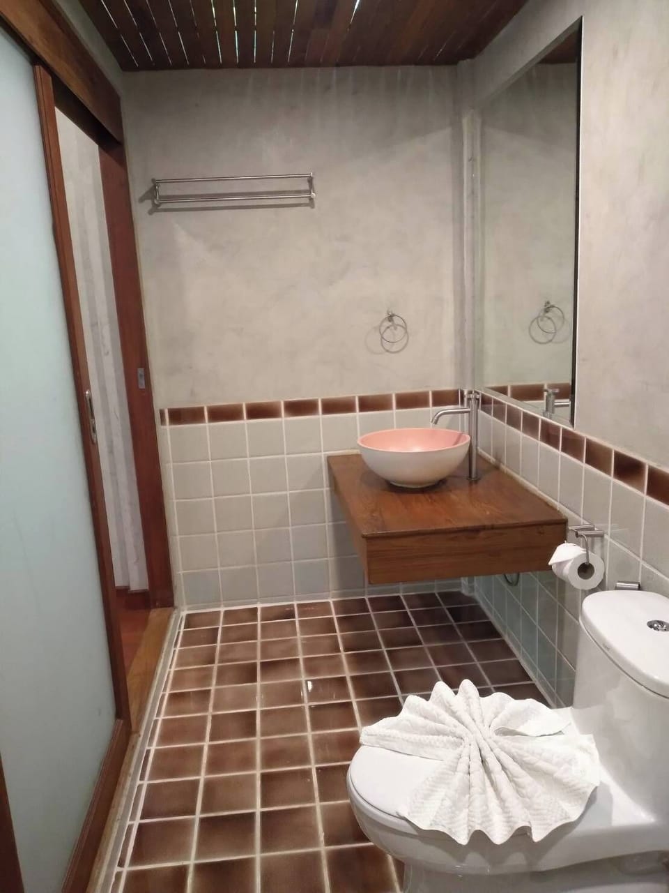 Standard Double Room | Bathroom | Shower, free toiletries, hair dryer, bathrobes