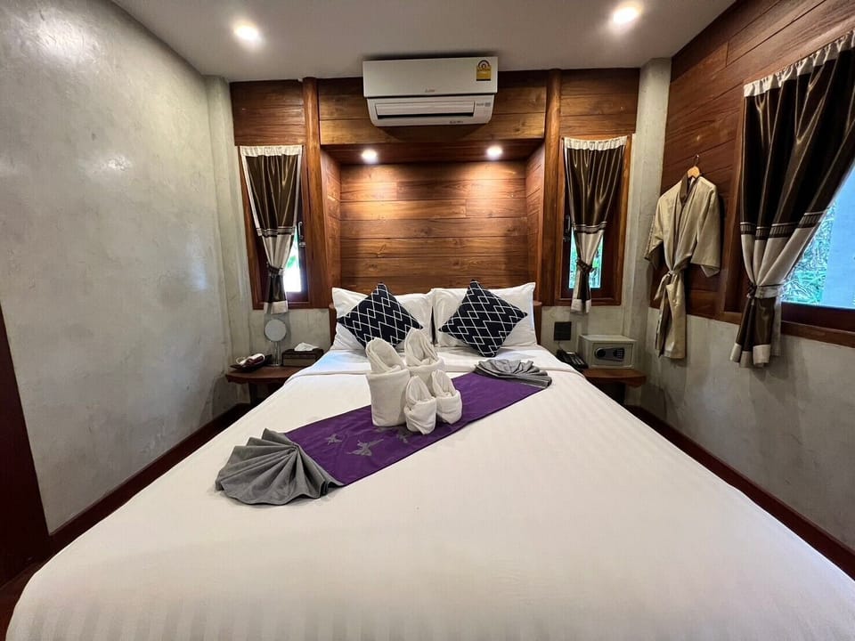 Standard Double Room | Desk, free WiFi, bed sheets