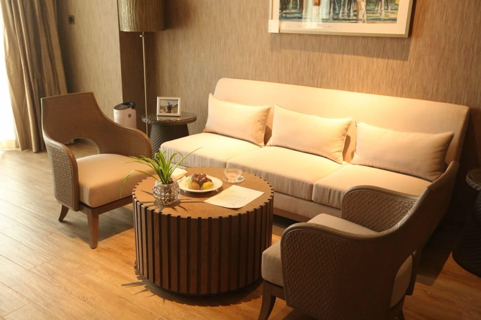 Superior Sea View Suite | Living room | LED TV