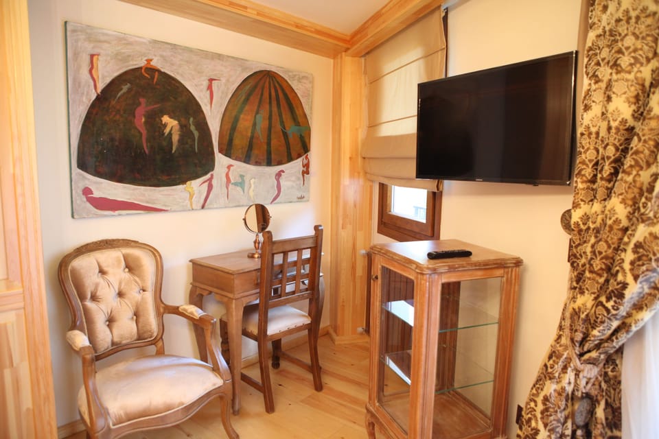 Deluxe Room, Balcony | Living area | 32-inch LED TV with satellite channels, TV