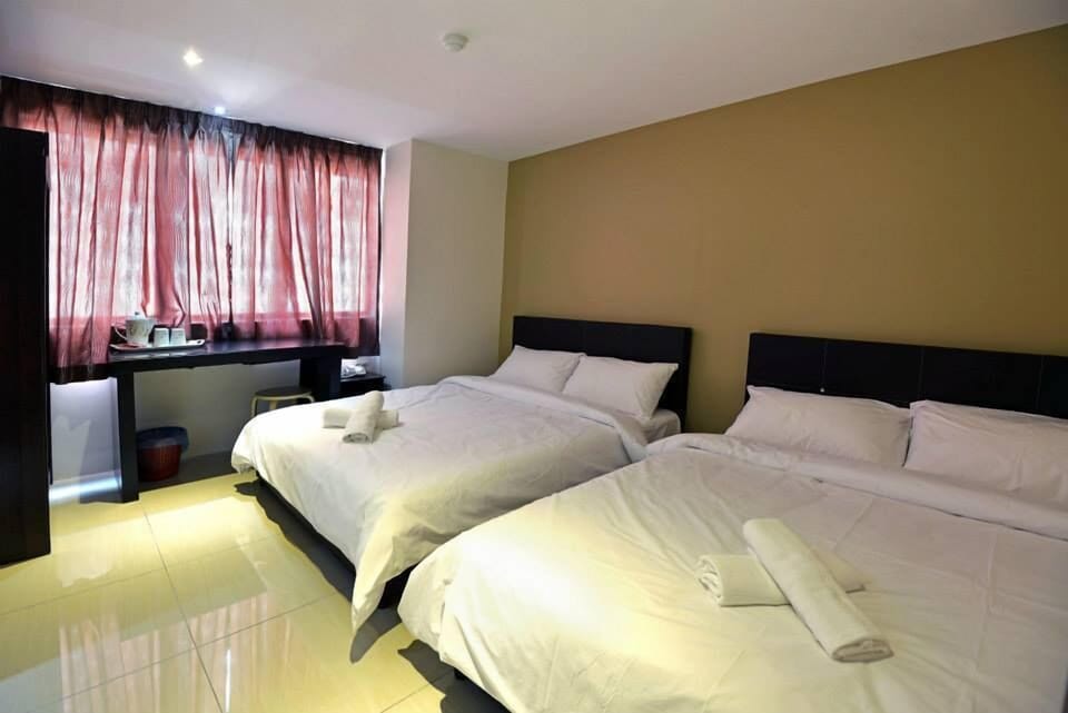 Family Suite | Desk, soundproofing, iron/ironing board (on request), WiFi (free)
