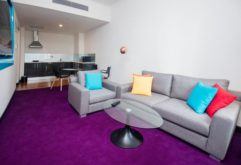 Deluxe Suite | Private kitchen | Stovetop, coffee/tea maker, electric kettle