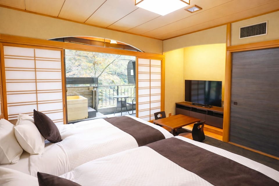 In-room safe, WiFi (free), bed sheets