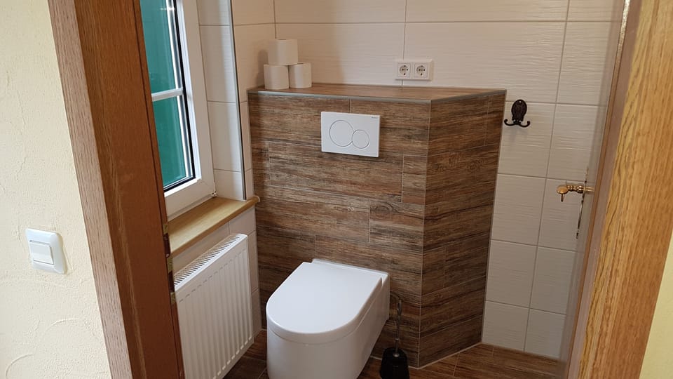 Shower, towels