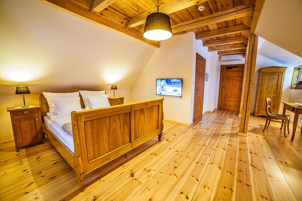 Deluxe Double Room, 1 Bedroom | Pillowtop beds, desk, free WiFi