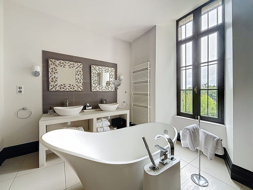 Signature Suite, Patio | Bathroom | Free toiletries, hair dryer, towels, soap