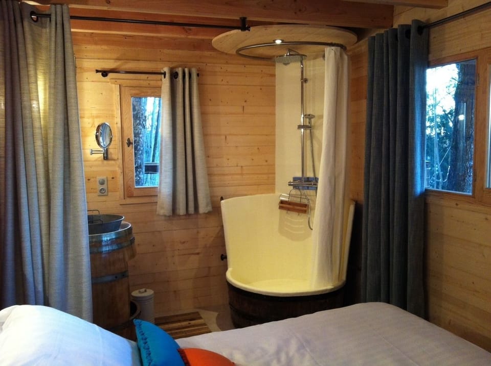 Tree House, River View (La Cabane) | Bathroom | Free toiletries, hair dryer, towels, soap