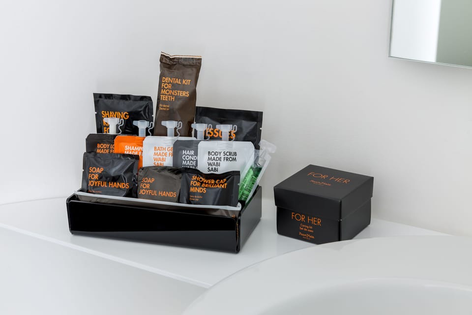 Junior Suite | Bathroom amenities | Designer toiletries, hair dryer, towels, soap