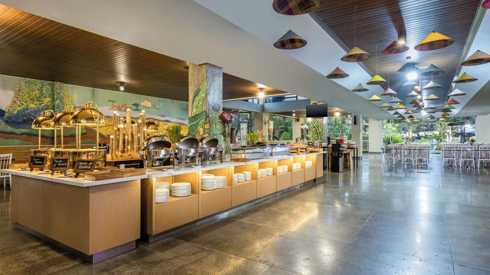 Daily buffet breakfast for a fee