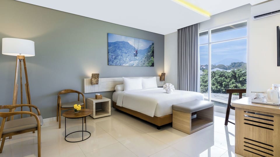 The Wujil Executive Room | In-room safe, desk, laptop workspace, blackout drapes