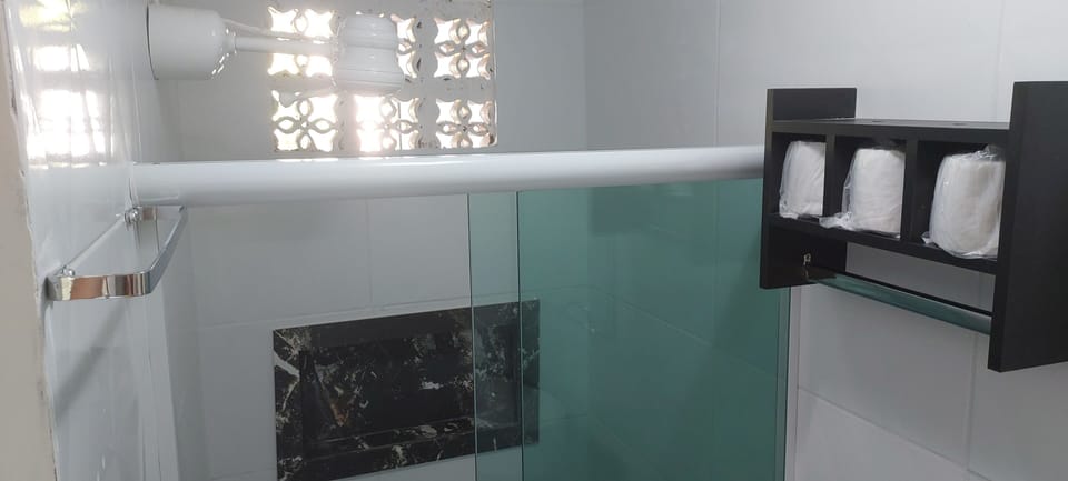 Shower, towels