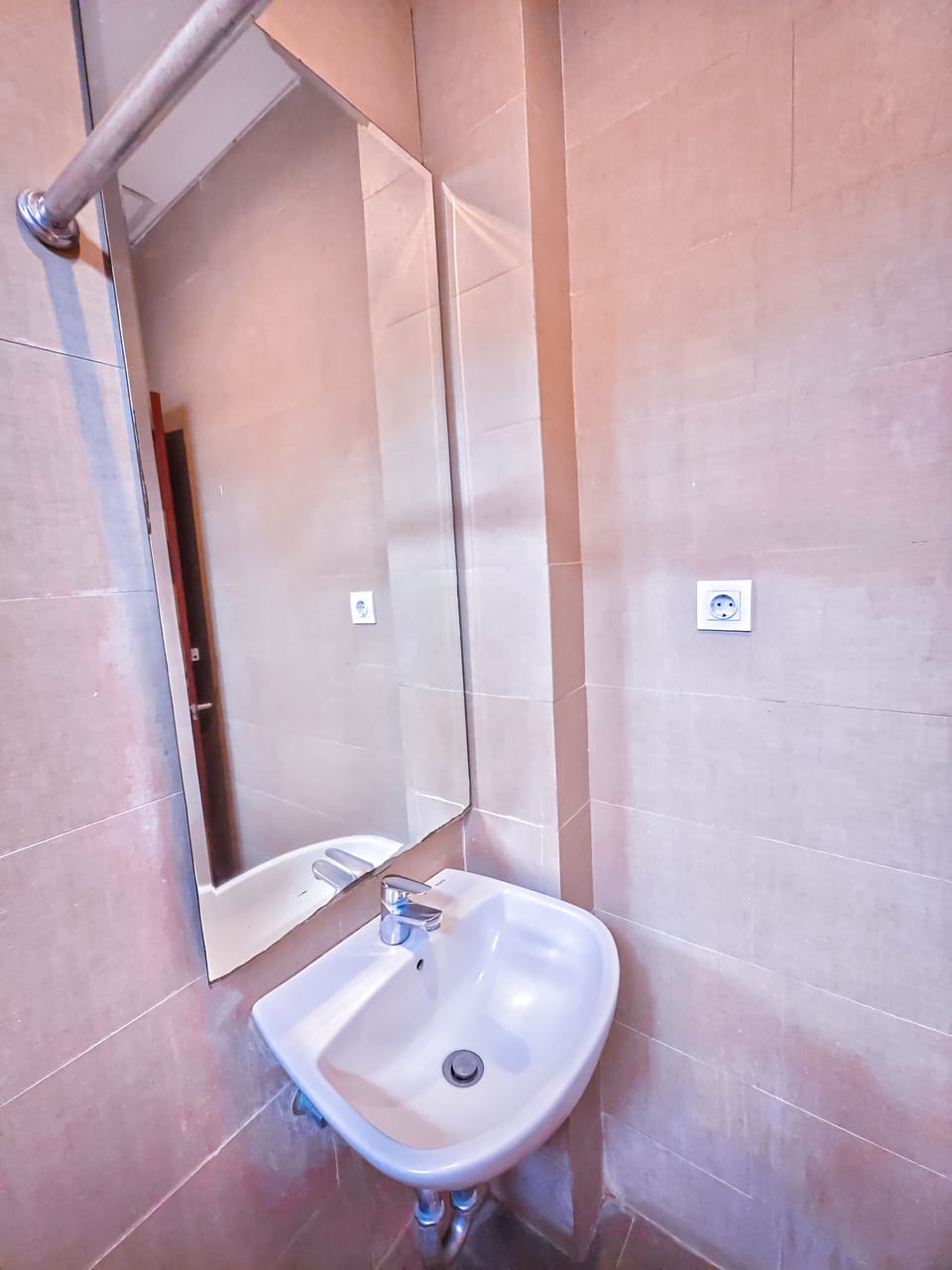 Superior Room | Bathroom | Shower, free toiletries, slippers, towels