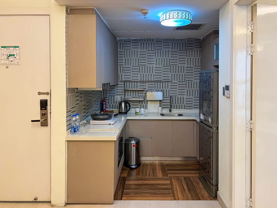 Executive Suite, 1 Bedroom, Kitchenette, City View | Private kitchenette
