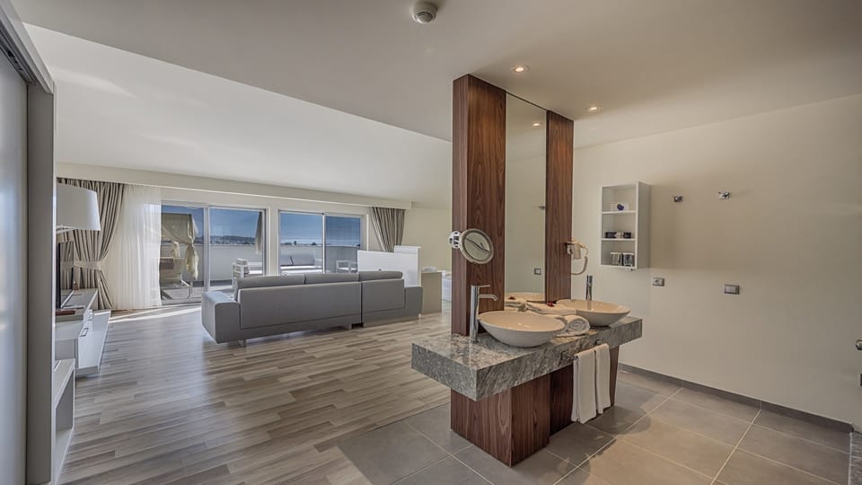 Executive Suite, 1 Bedroom | Bathroom | Shower, free toiletries, hair dryer, bathrobes