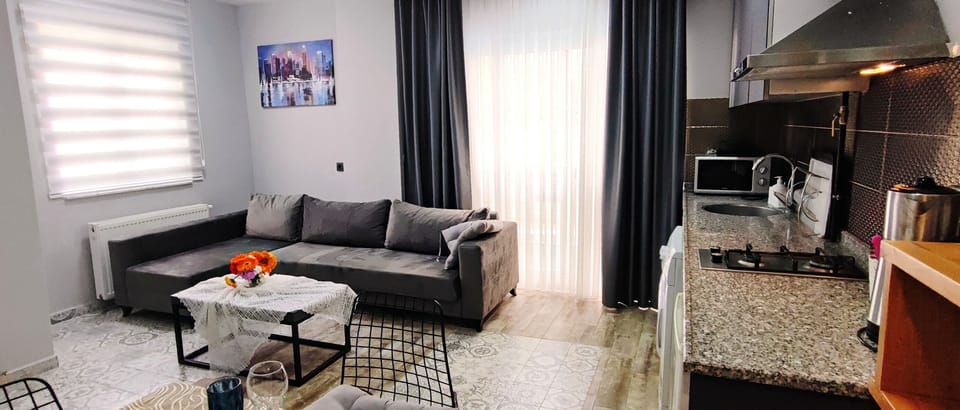 Lux Suite, 1 One Bedroom Apartment | Premium bedding, in-room safe, individually furnished, desk