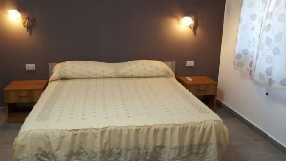 Classic Double Room, 1 Double Bed | Cribs/infant beds, free WiFi