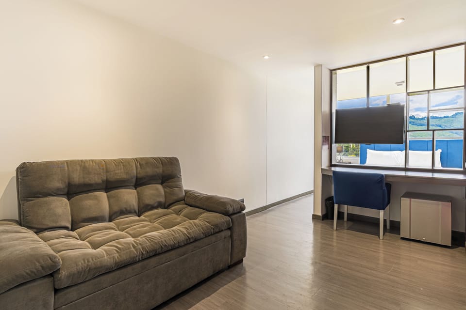 Junior Suite | In-room safe, desk, blackout drapes, iron/ironing board