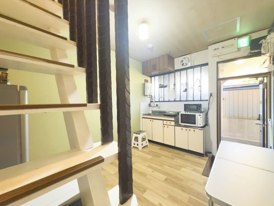 Basic House, 3 Bedrooms, Non Smoking, City View | Private kitchen | Fridge, microwave, oven, stovetop