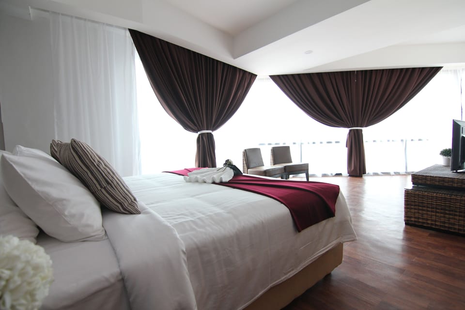 1 bedroom, premium bedding, pillowtop beds, minibar