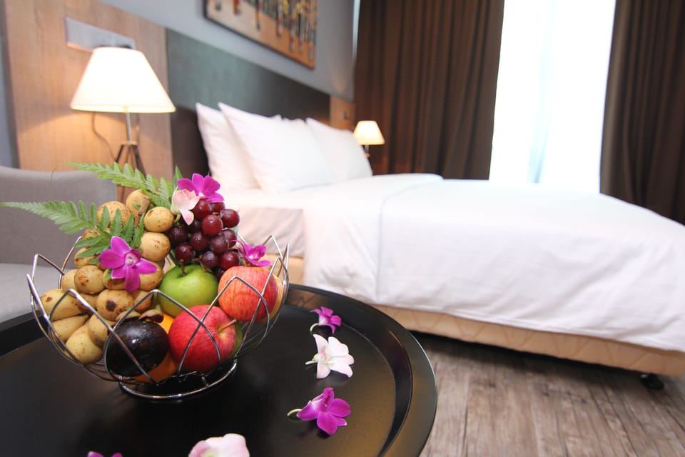 Deluxe King | 1 bedroom, premium bedding, pillowtop beds, minibar
