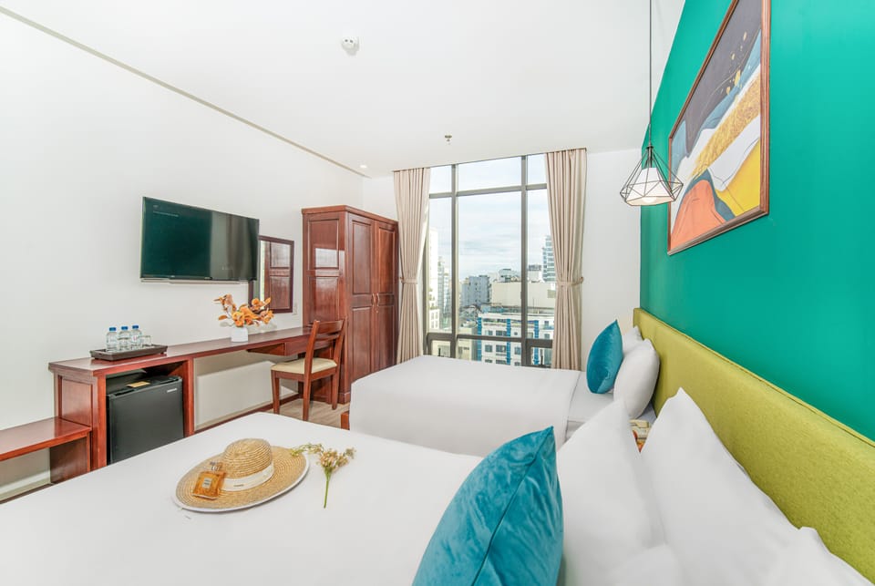 Deluxe Single Room | Minibar, in-room safe, desk, laptop workspace