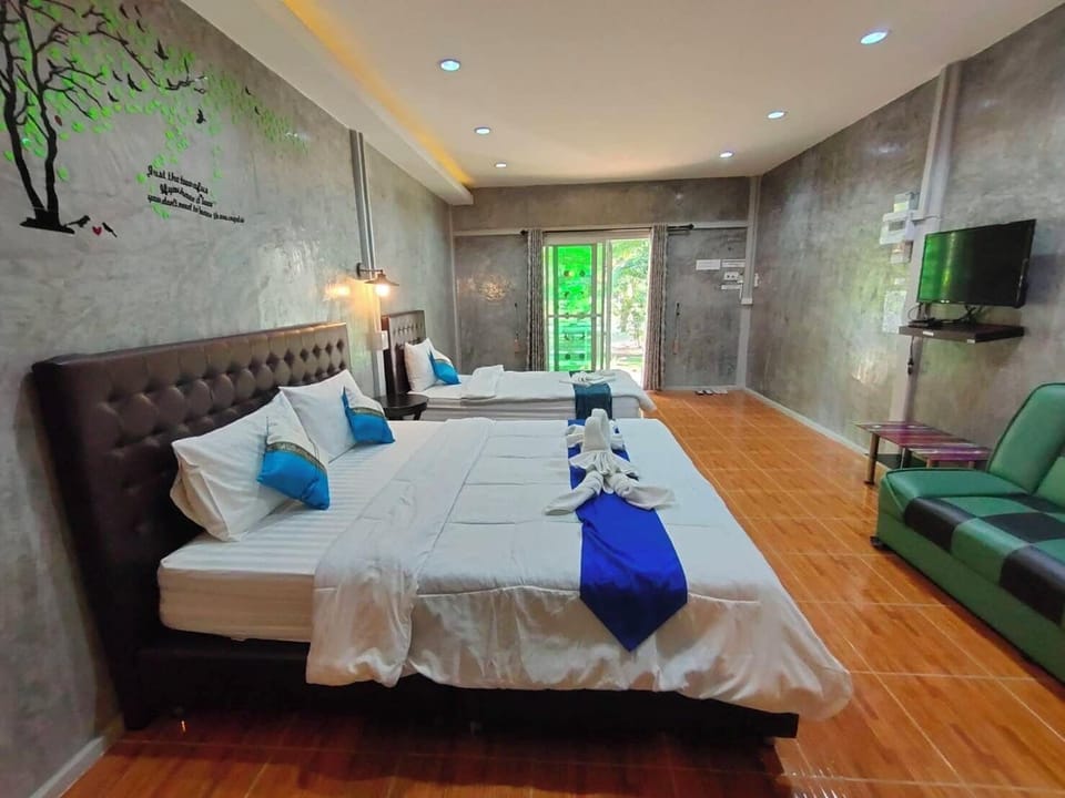 Superior Room | Desk, WiFi (free), bed sheets