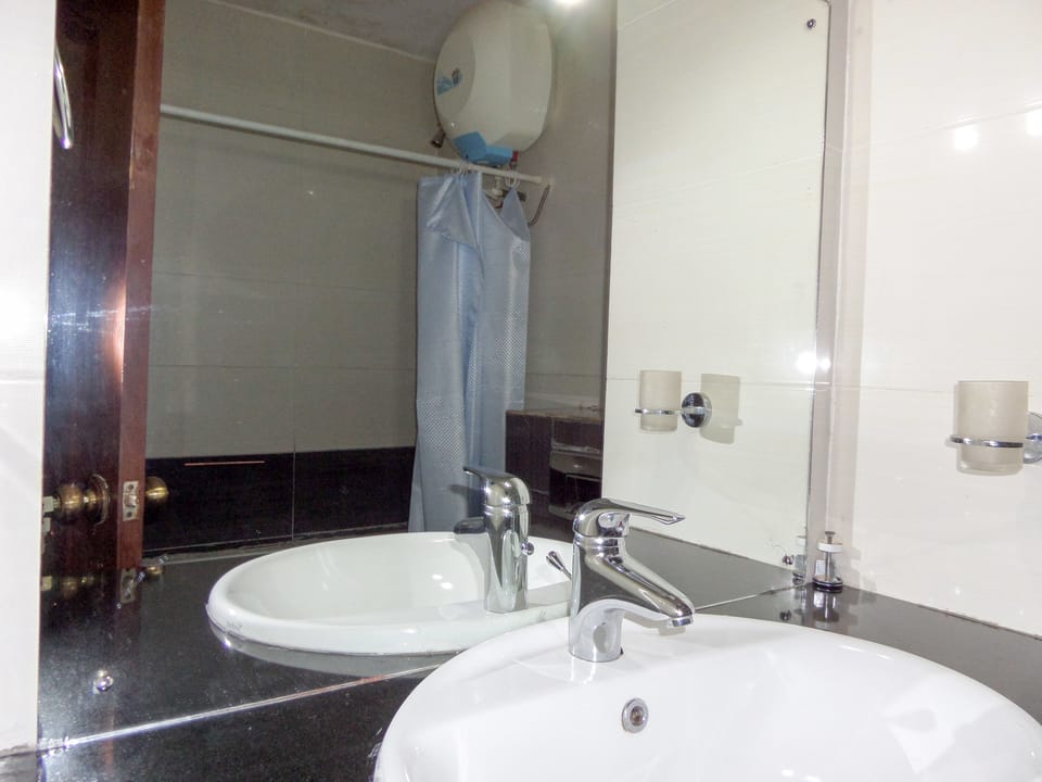 Bathroom sink