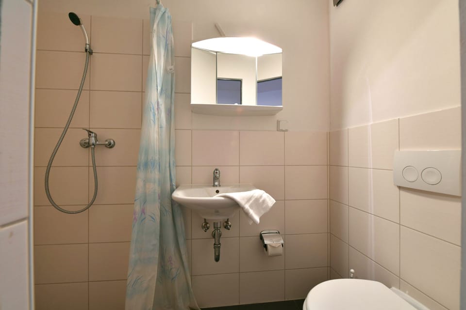 Shower, towels