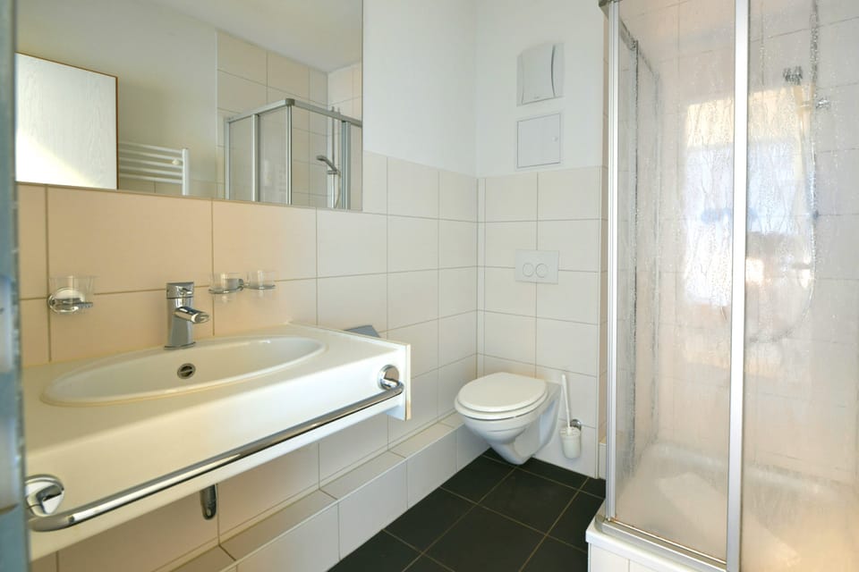Shower, towels