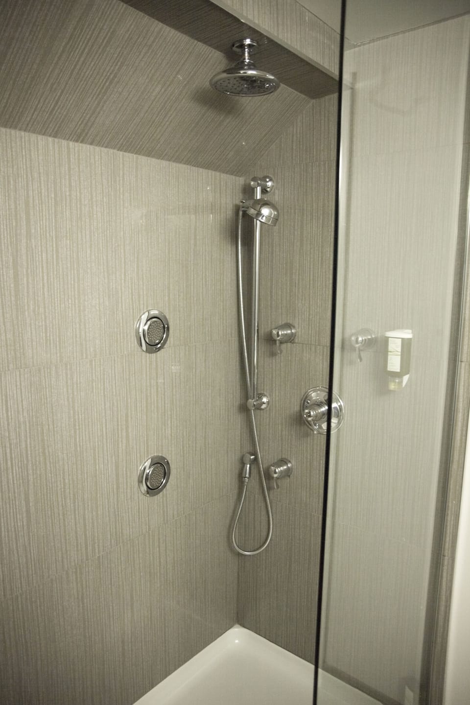 Executive Suite | Bathroom | Hair dryer, towels