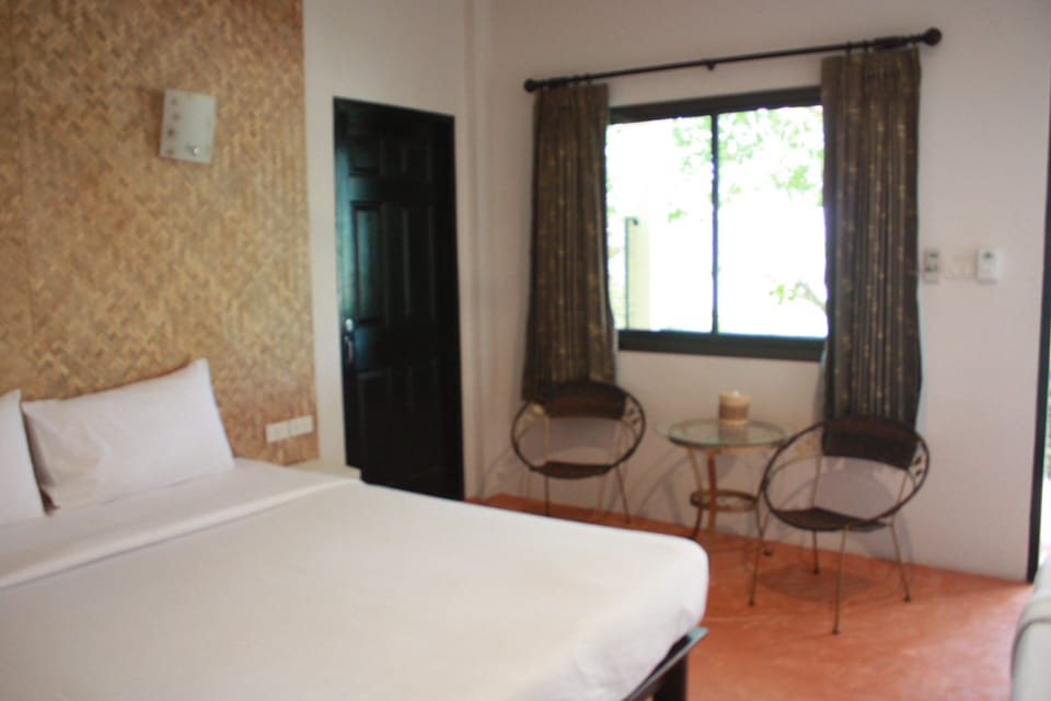 Superior Room | In-room safe, desk, cribs (free), WiFi (free)