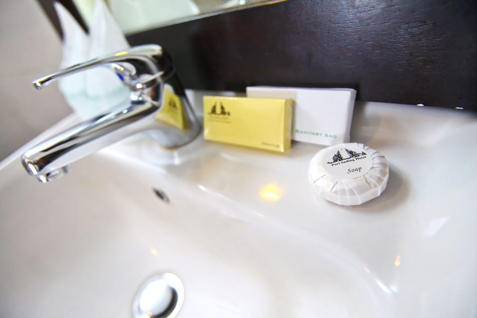 Bathroom sink