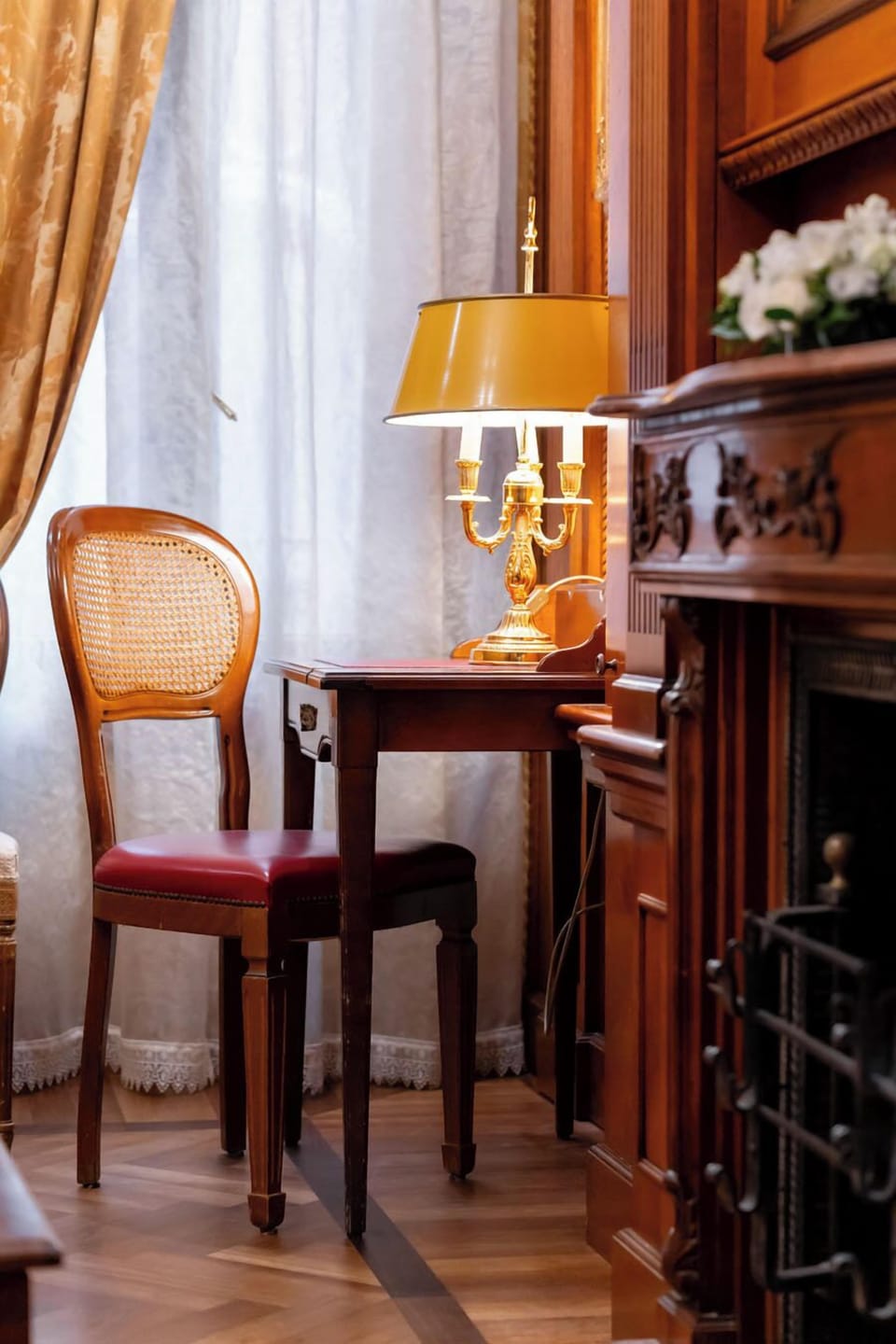 Deluxe Double Room | Minibar, in-room safe, individually decorated, individually furnished