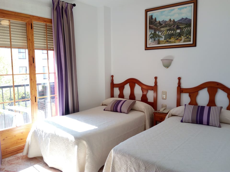 Single Room | Desk, blackout drapes, WiFi (free), bed sheets
