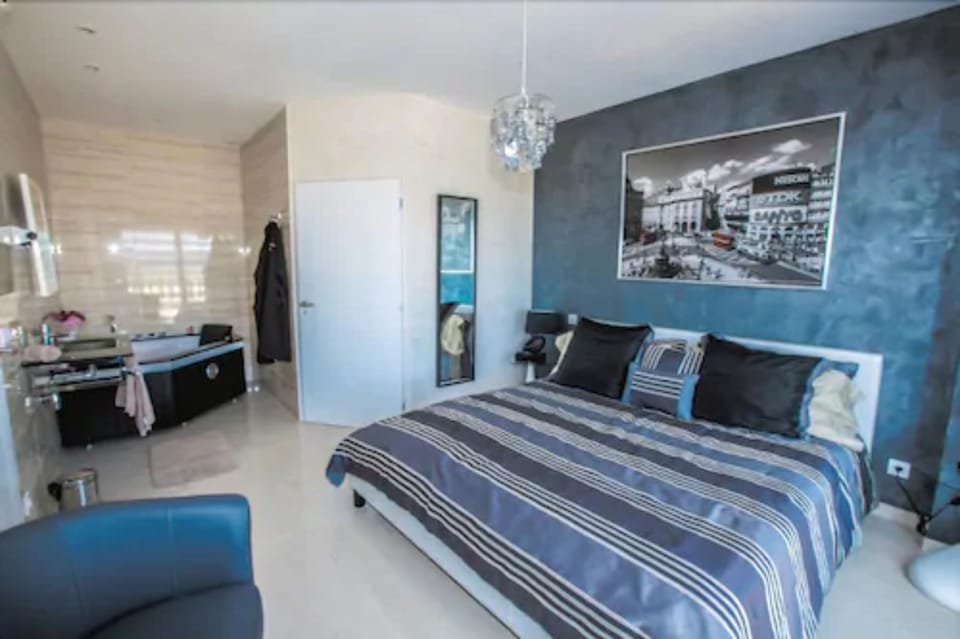 Luxury Double Room, Accessible | Premium bedding, blackout drapes, soundproofing, free cribs/infant beds