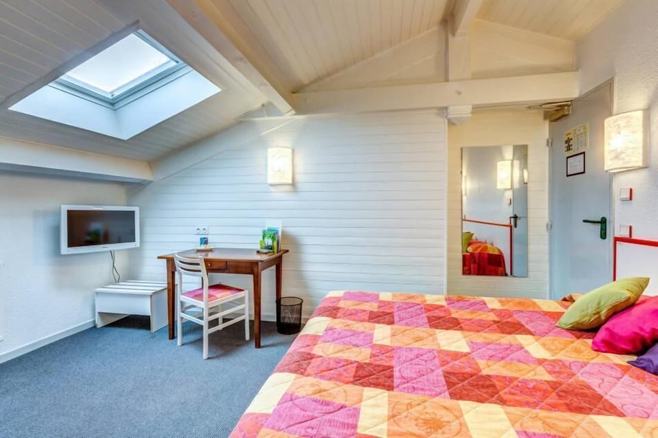 1 bedroom, premium bedding, in-room safe, desk